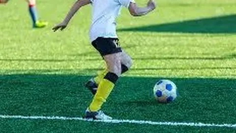 成都AG超玩会对阵重庆狼队王者荣耀战：边路控制与中野协同焦点对决